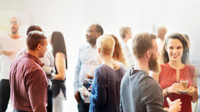 ¿Estoy cubierto si me lesiono en un evento de la empresa?